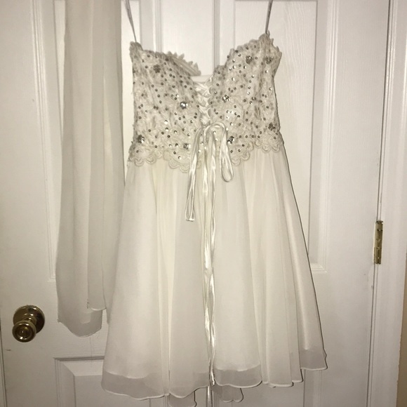 Beautiful dress - Picture 6 of 8